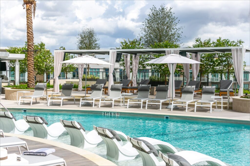 Drewery Place Pool - Top Houston Luxury Apartment Pools