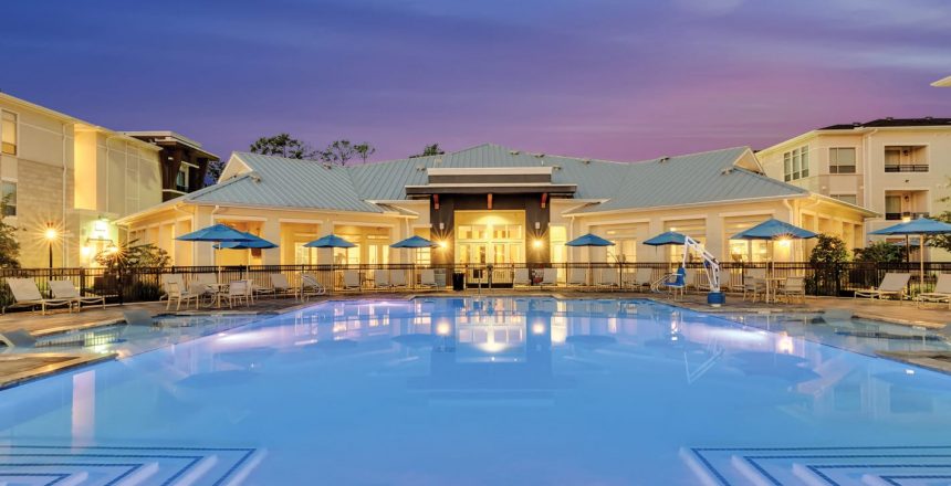 Houston Luxury Apartment Buildings With Rooftop Pool photo